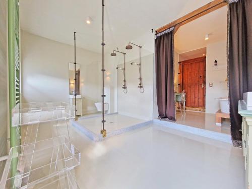 a bathroom with a large mirror in a room at MB-Farmhouse in Süderhastedt