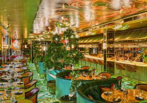 a restaurant with tables and chairs and a bar at Mancunian Luxury Suite - Stylish & Warm 1-Bed - Ideal For Business or Work Stays - By Parydise Properties in Manchester