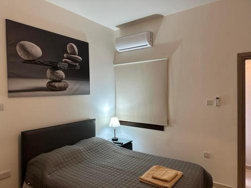 Postel nebo postele na pokoji v ubytování Chariandry Residence, Limassol City Centre