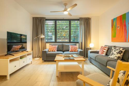 Charming 2 Bedroom Apartment with FREE PARKING close to Torre del Oro by Ocityzen