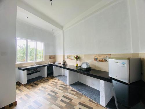 Köök või kööginurk majutusasutuses New Sandaru villa