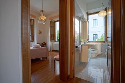 a room with a room with a bed and a window at Villa Lilli con piscina riscaldata in Montecatini Terme