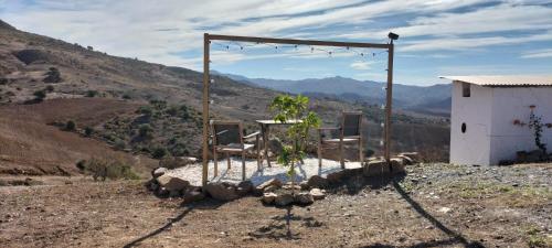 a table and chairs sitting on top of a hill at Bed & Breakfast Casa Ceratonia in Alora