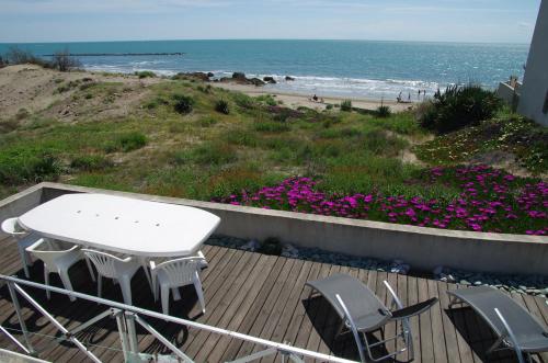 Mobil-home sur terrain privé bord de mer, parking privé