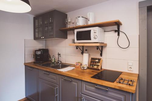 a kitchen with a sink and a microwave at Chalet am Sonnenhang in Obertraun