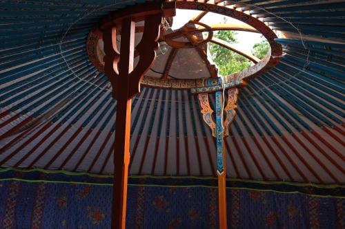 Photo de la galerie de l'établissement "Verdon Yourtes" Camping à la ferme, à Angles