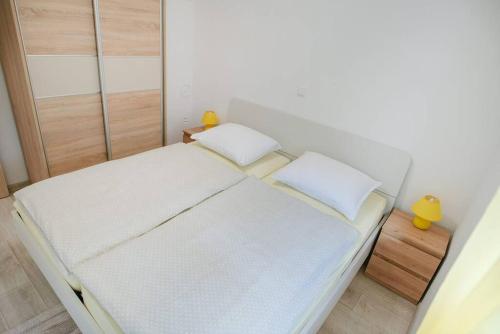Postel nebo postele na pokoji v ubytování Apartman Tamburica Vinkovci