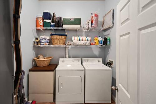 a laundry room with a washer and dryer at Fawn Run on Lake Cumberland in Nancy