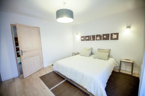 Katil atau katil-katil dalam bilik di Gîte PMR à la Ferme des Vallées