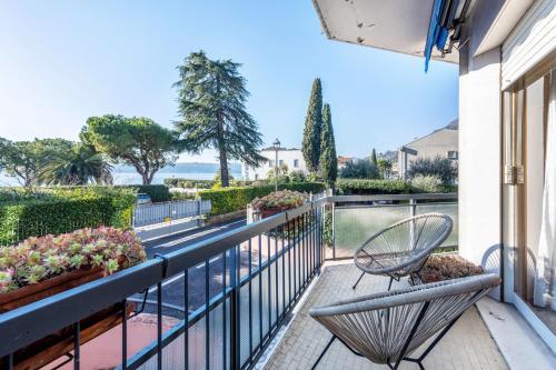 a balcony with a bench and flowers on a fence at Spiaggia d'oro Apartment Lake View in Montecucco