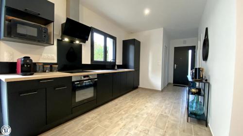 Η κουζίνα ή μικρή κουζίνα στο Breakislebed 3 Maisons CHU LIMOGES