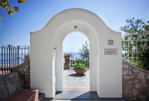 an archway leading to a patio with a plant at LHP Suite Superior Cottage Capri in Capri