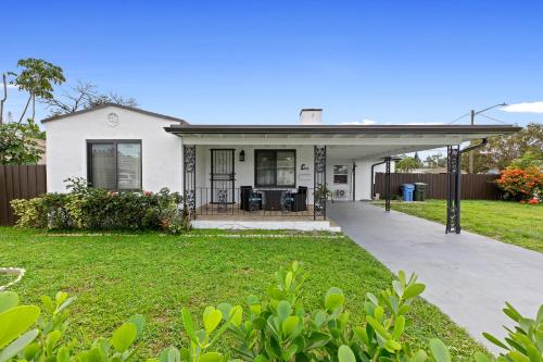 a white house with a porch at Summer Retreat House in Fort Lauderdale