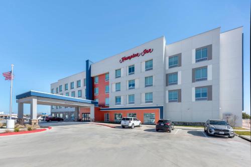 a hotel with cars parked in a parking lot at Hampton Inn Harker Heights in Harker Heights