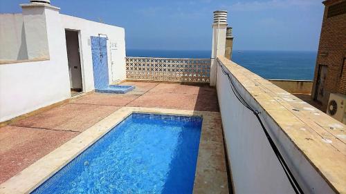 UNIQUE APT. W/POOL- ACROSS THE BEACH-WIFI-A/C