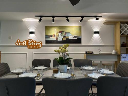 a dining room with a long table and chairs at Just Being Home 10pax 3BR/3BA 4Queen/1Sofa in Ampang