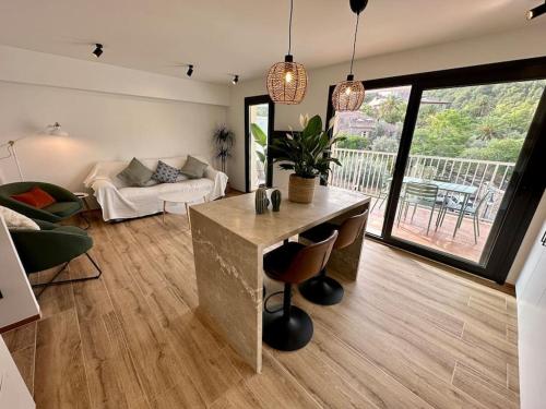 Moderno y acogedor apartamento con terraza “ Llebeig” photo 2