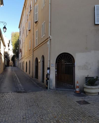 Photo de la galerie de l'établissement Charmant Studio au Cœur de la Place des Cardeurs, à Aix-en-Provence