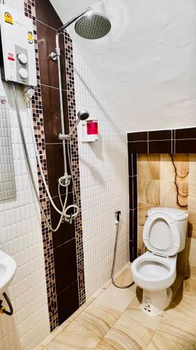 a bathroom with a shower with a toilet and a sink at SAMED GRAY HOUSE in Ban Phe