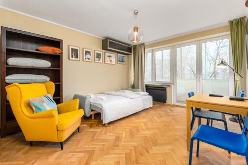 a bedroom with a bed and a desk and a chair at Apartament Topiel by Your Freedom in Warsaw