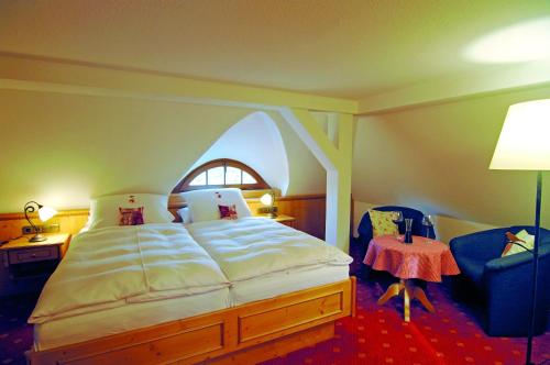 Katil atau katil-katil dalam bilik di Hotel Alpenhof - ruhige Wohlfühloase zwischen München, dem Fünf-Seenland und den Bergen, in S-Bahnnähe