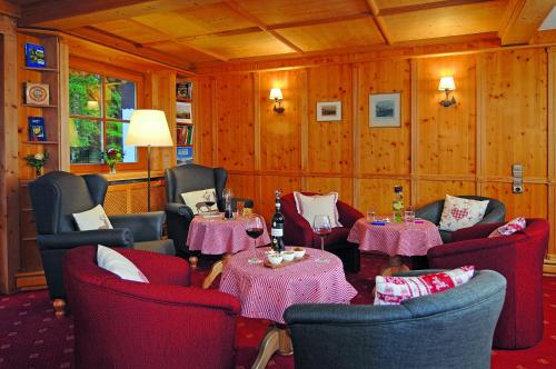 Posezení v ubytování Alpenhof - ruhige Wohlfühloase im Fünf-Seenland in S-Bahnnähe