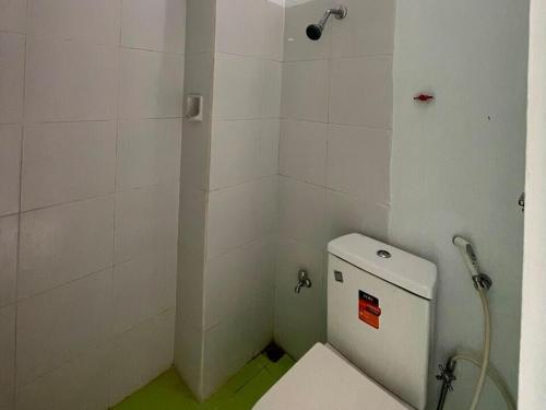 Vonios kambarys apgyvendinimo įstaigoje OYO 93178 Al Bait Homestay.
