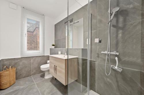 Stylish & Spacious Modern Apartments near Dalston Kingsland Station - by Short Stories London photo 68