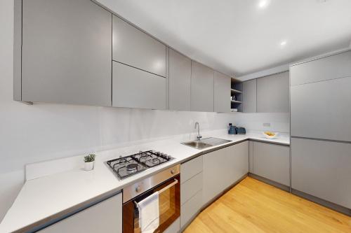 Stylish & Spacious Modern Apartments near Dalston Kingsland Station - by Short Stories London photo 71