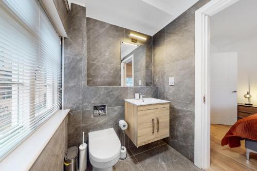 Stylish & Spacious Modern Apartments near Dalston Kingsland Station - by Short Stories London photo 73