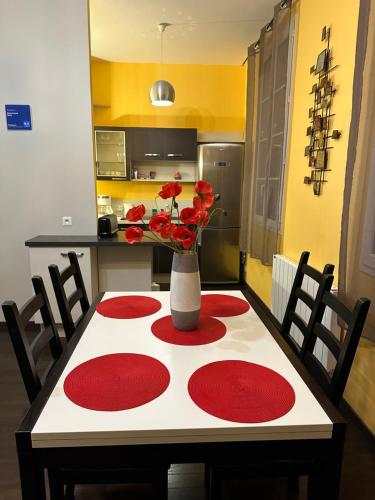 Kuchyň nebo kuchyňský kout v ubytování Appartement Serris
