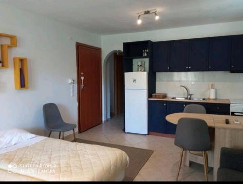 Theoni's Apartments – Photos 2