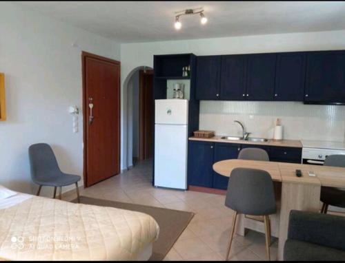 Theoni's Apartments – Photos 3