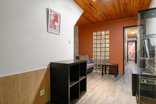 Cosmopolitan Chiado Apartment by LovelyStay