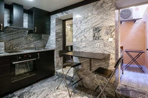 Cosmopolitan Chiado Apartment by LovelyStay
