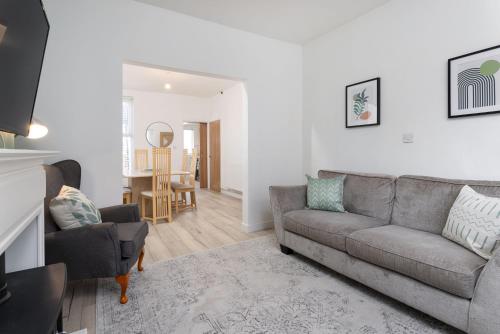 Foto St Davids House - Air Host & Stay - 4 Bedrooms - Contractor Friendly 5