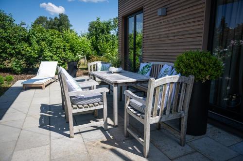 a wooden table and chairs on a patio at Deine Genuss-Auszeit in Asendorf