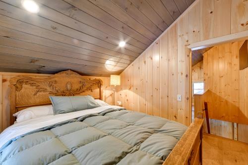 Postel nebo postele na pokoji v ubytování New York Catskills Cabin on Delaware River!