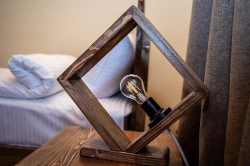 Una cama o camas en una habitación de Jean Chardin Dilijan