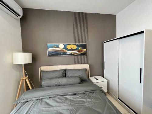 The Deluxe @Horizon Suites KLIA (Wi-Fi &Netflix) tesisinde bir odada yatak veya yataklar