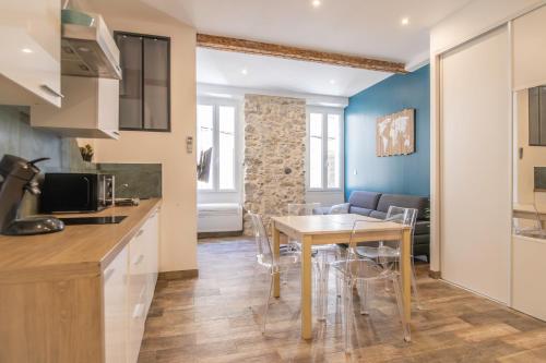 O bucătărie sau chicinetă la Ragnar House - 3 pièces à 200m de la mer