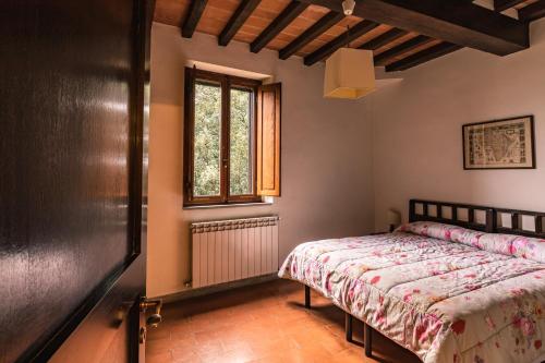 a bedroom with a bed and a window at CasaLeTolfe Residence in Siena