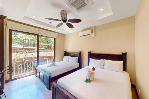 a bedroom with two beds and a balcony at Azul Paraíso 2B in Ocotal