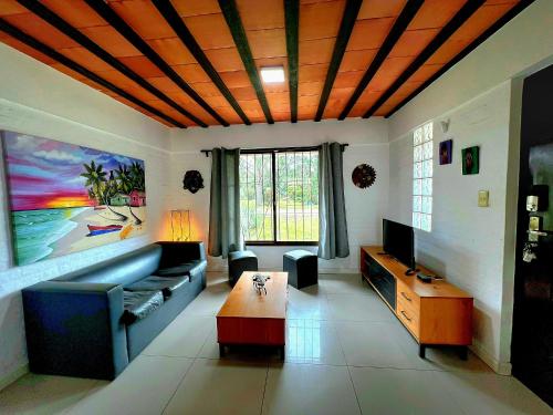 a living room with a couch and a table at Casa piscina Atlantida in Atlántida