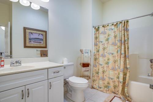Ένα μπάνιο στο 4 Mi to Beaches Pet-Friendly Lewes Condo!