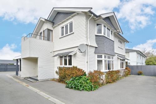 a white house with a lot of windows at Grand Heritage 5 BRMs CBD villa with carparks in Christchurch