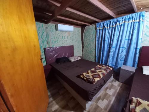 Un pat sau paturi într-o cameră la Cabaña Doña Angela
