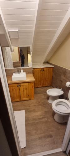 a bathroom with two toilets and a sink at El Foye in Villa La Angostura