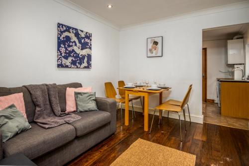 a living room with a couch and a table at Spacious Flat In City Centre With Garden in Southampton