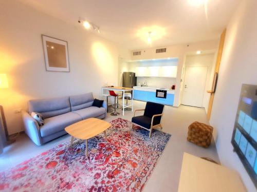 Μια τηλεόραση ή/και κέντρο ψυχαγωγίας στο Spacious New 1BD Levinski Florentin